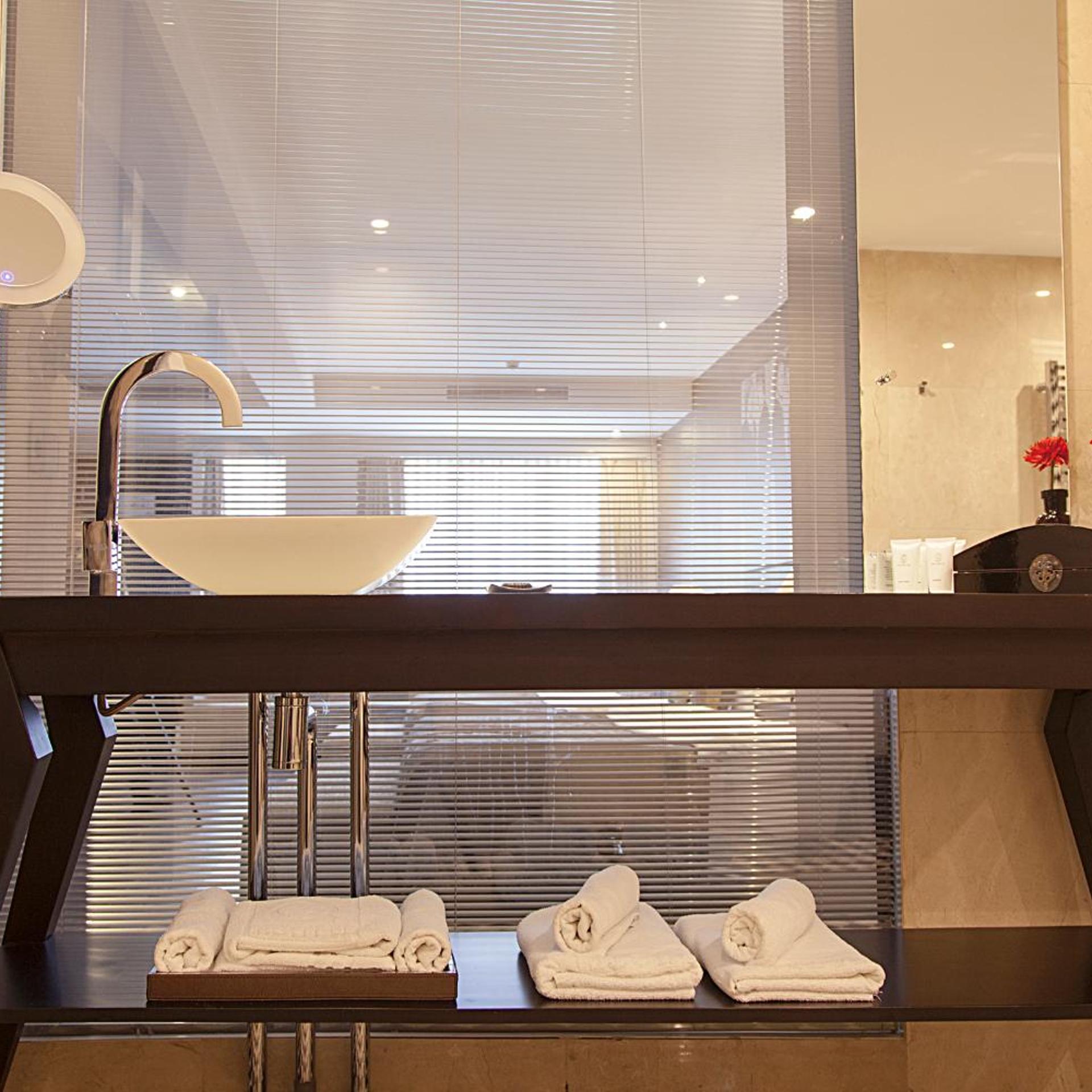 Family Suite, King Bed, Quentin Boutique Hotel 9/9