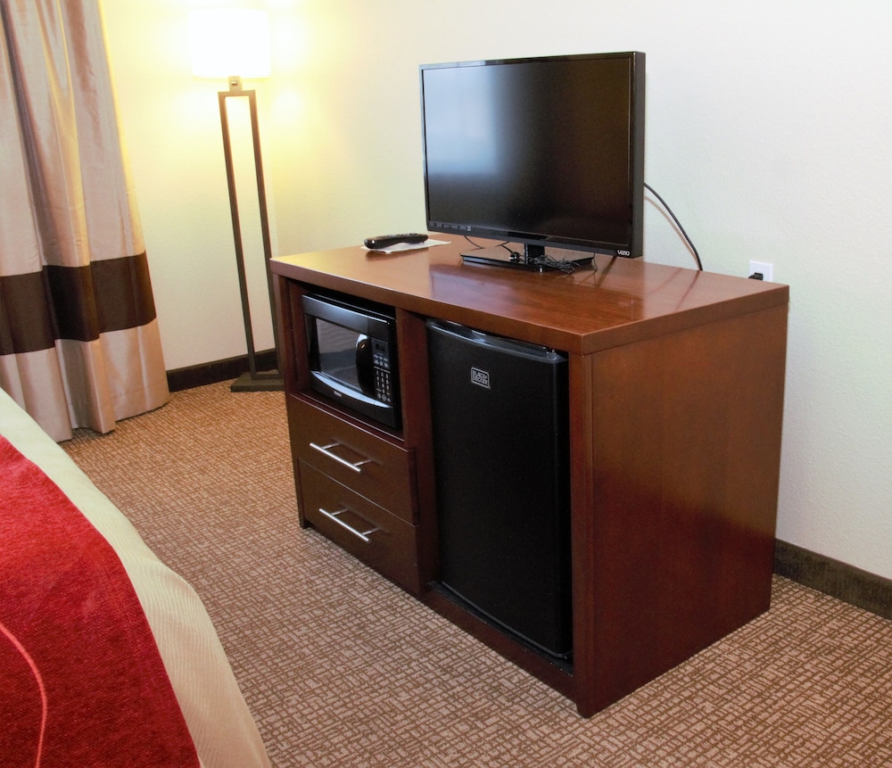 Comfort Inn Medford North 13/24
