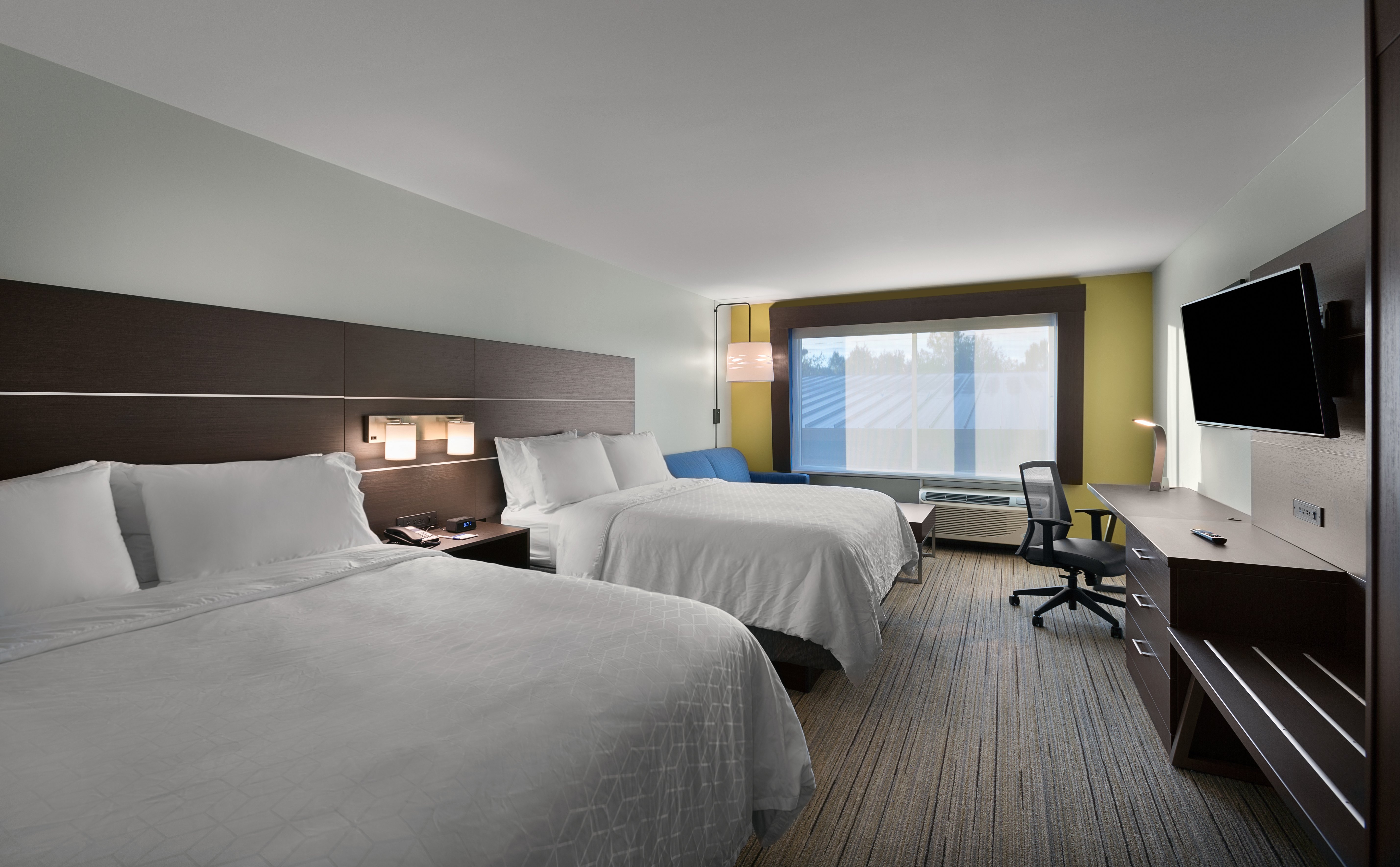 Suite, 2 Queen Beds, Living Area