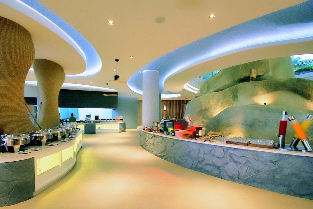 Crest Resort and Pool Villas 7/50
