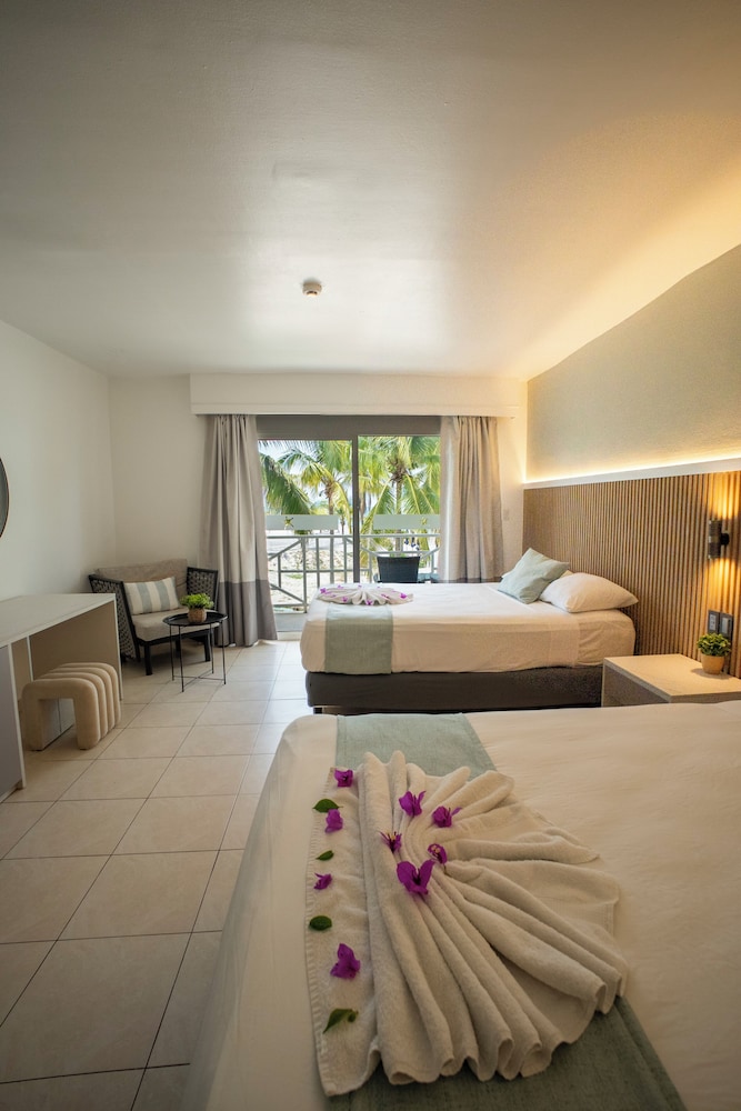 غرفة ديلوكس بسرير كينج بإطلالة على البحر بشرفة، Playa Blanca Beach Resort - All Inclusive 2/4
