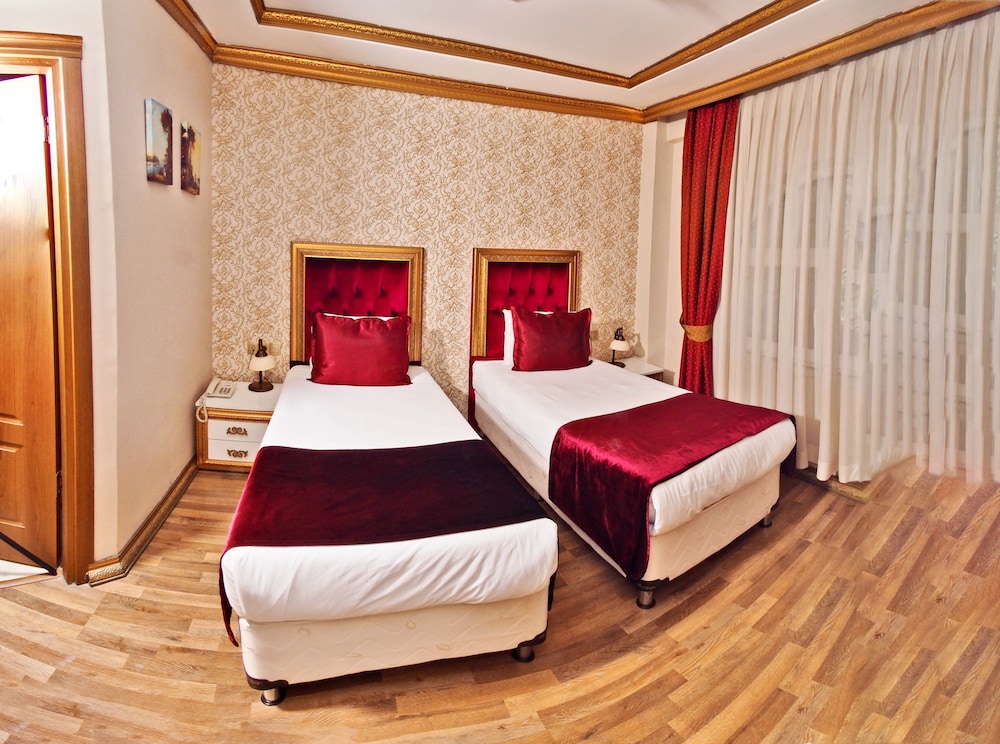 Marmara Deluxe Hotel 12/72