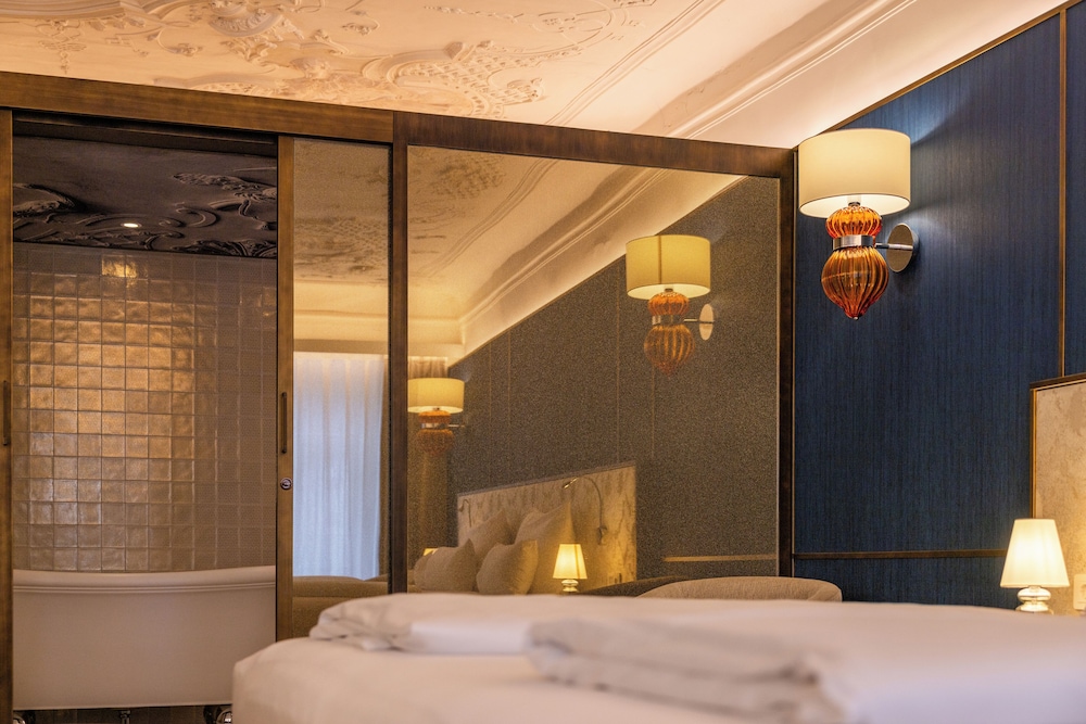Stein Hotel 8/50