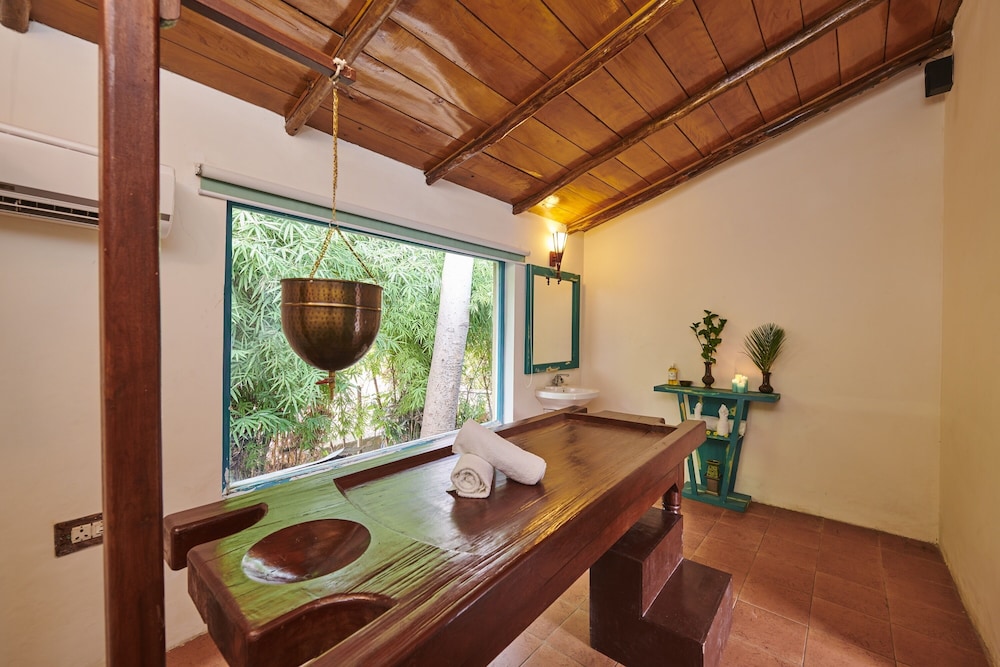 Acorn Hideaway Resort and Spacorbett 24/50