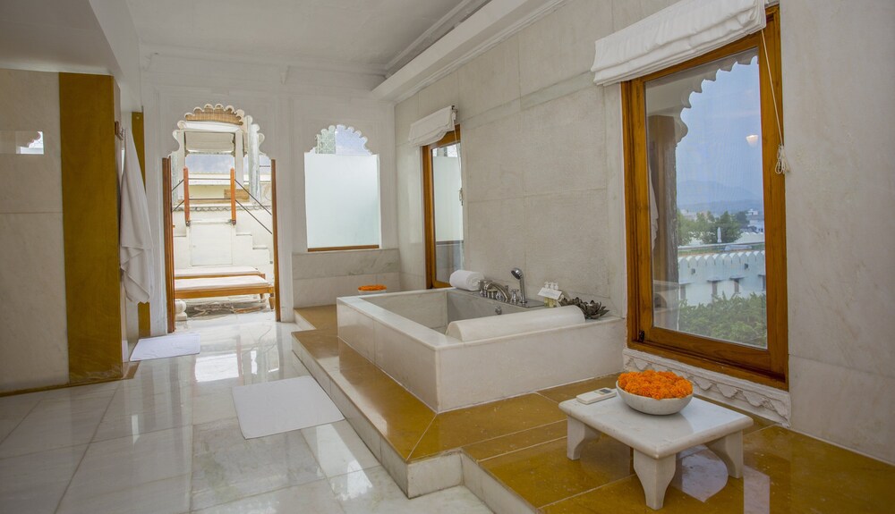 RAAS DEVIGARH(Formerly - DEVI GARH BY LEBUA) 48/70