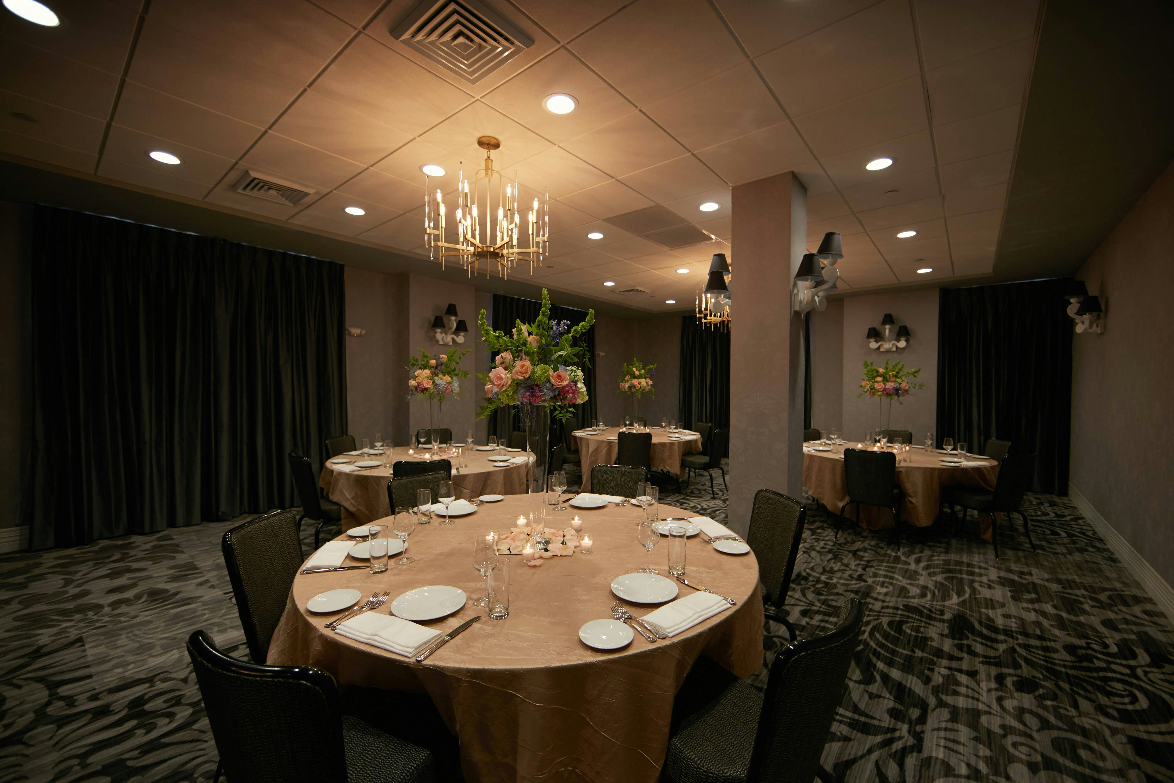 Elyton Hotel, Autograph Collection 8/13