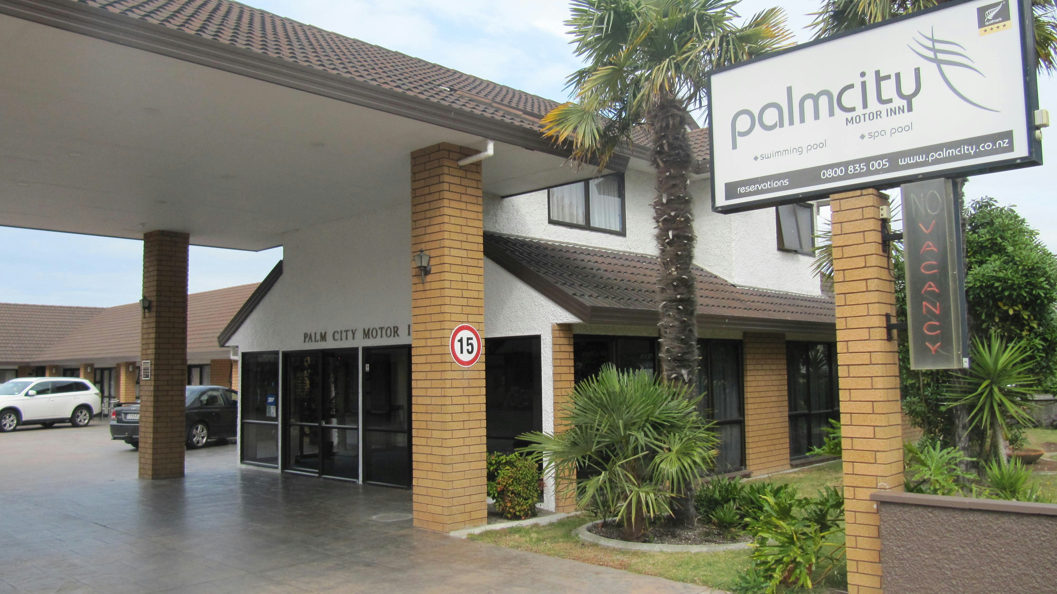 Palm City Motor Inn 4/68