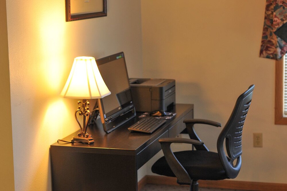 River Valley Inn & Suites 17/37