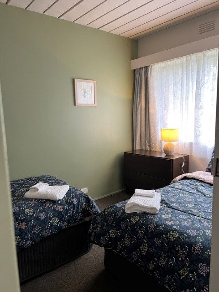 RIVERBANK PARK MOTEL 24/63