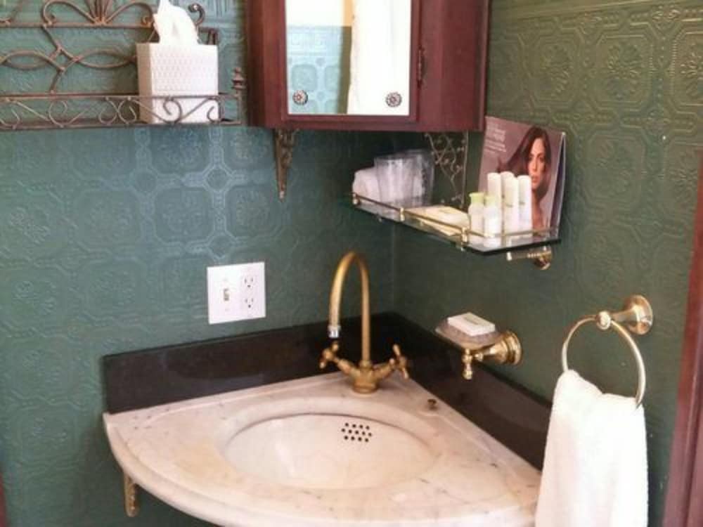 Geiger Victorian Bed and Breakfast 22/25