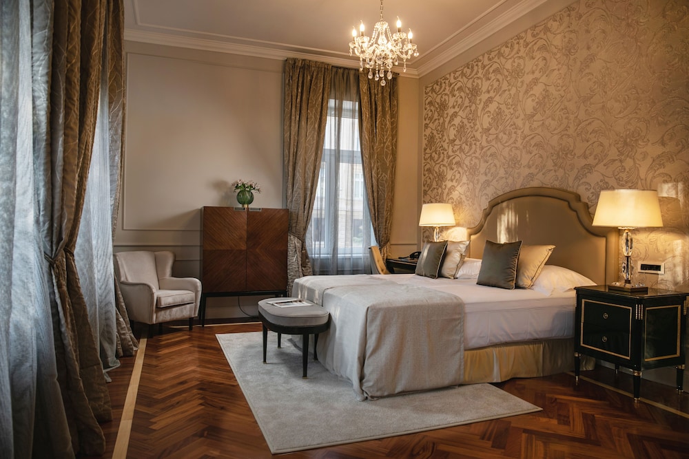 SUPERIOR, KING BED, CITY VIEW