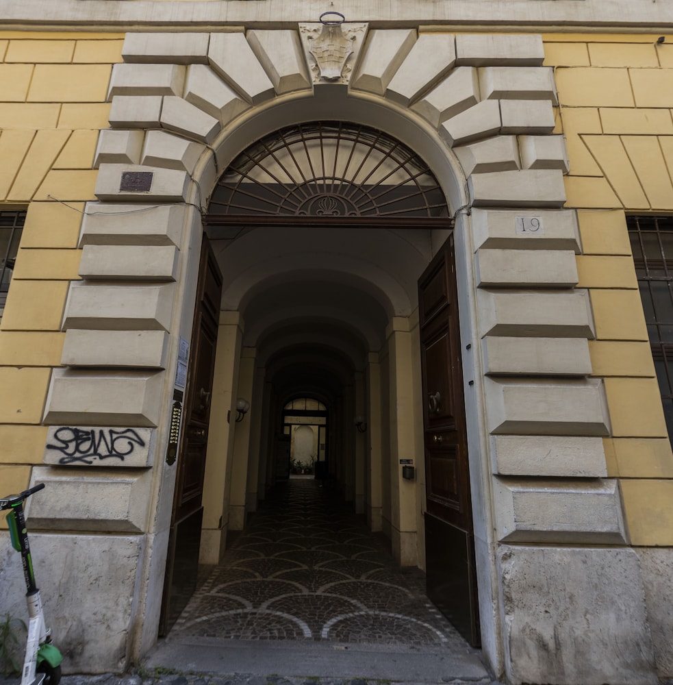 Arch Rome Suites 6/75
