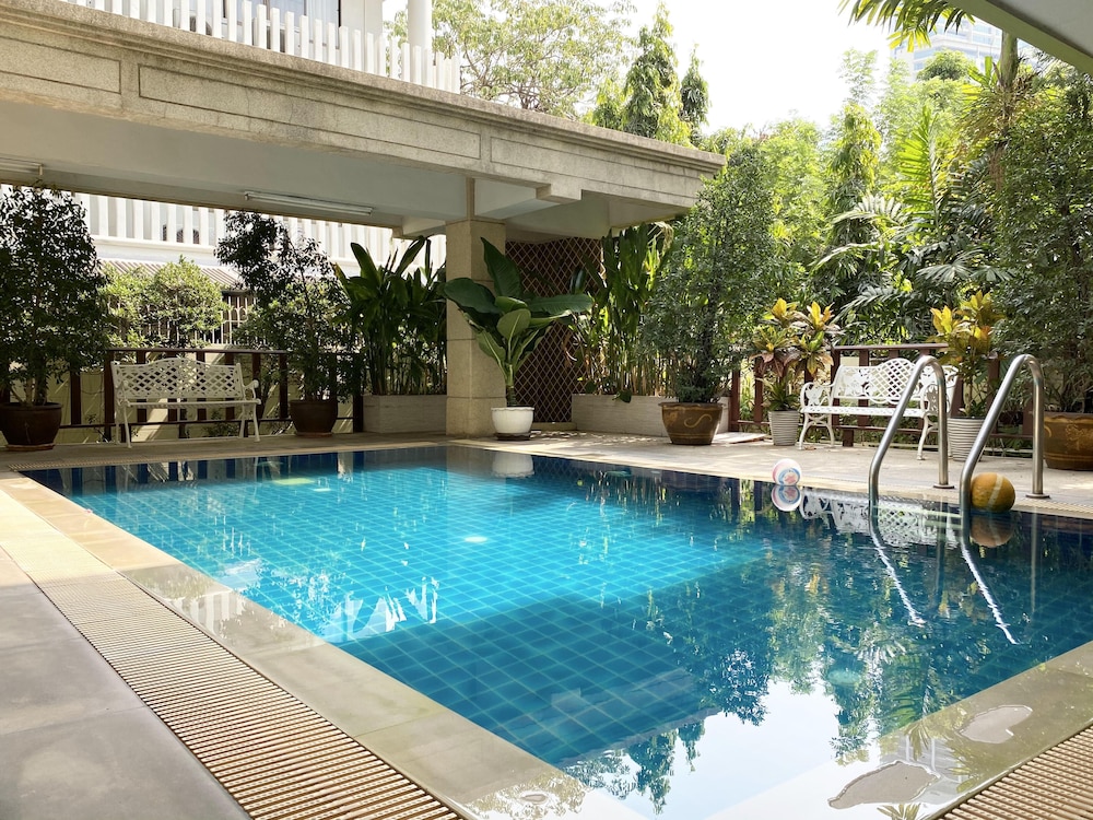 14 Place Sukhumvit Suites 6/66