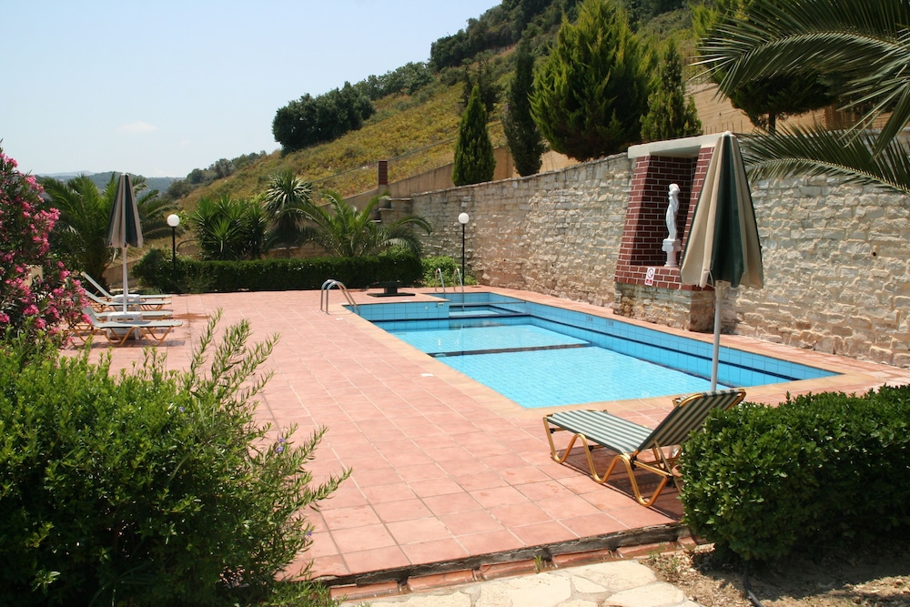 Stratos Villas 16/37