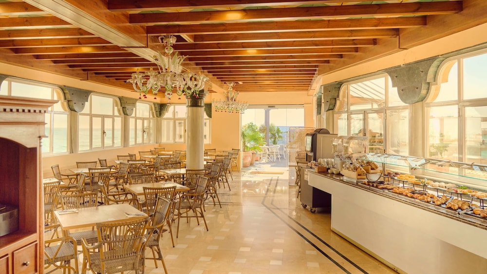 Fenix Torremolinos Hotel – Adults Only 62/72