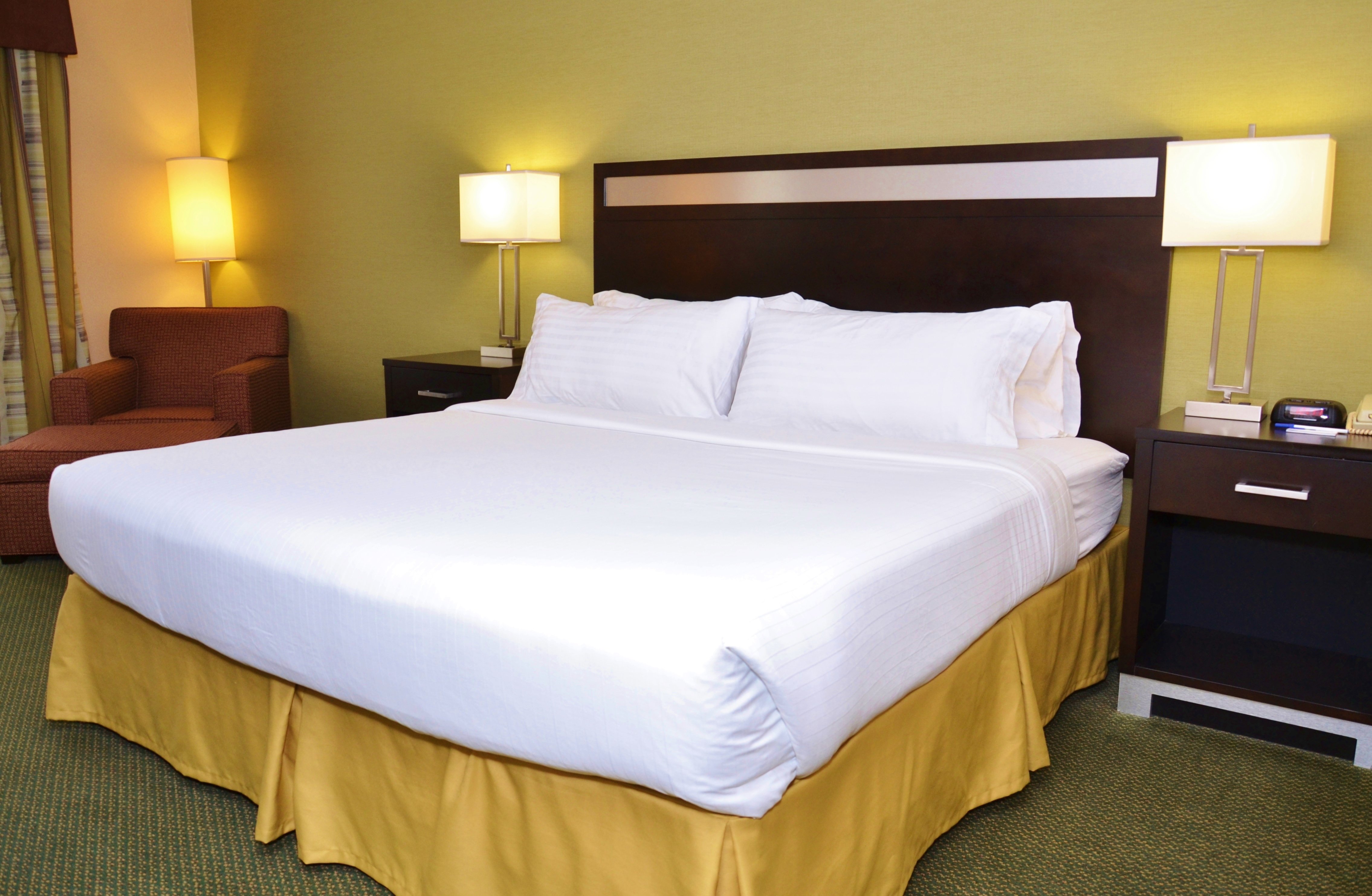 Holiday Inn Express Suites Center Township 25/78