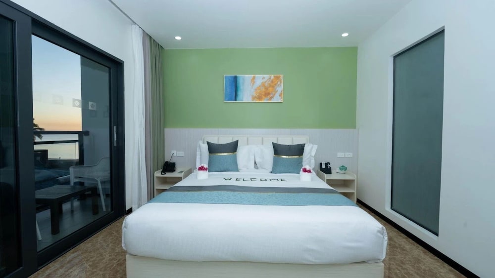 GARDEN, KING BED, OCEAN VIEW