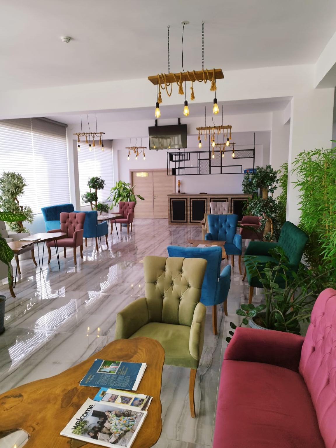 Velmer Hotel 8/23