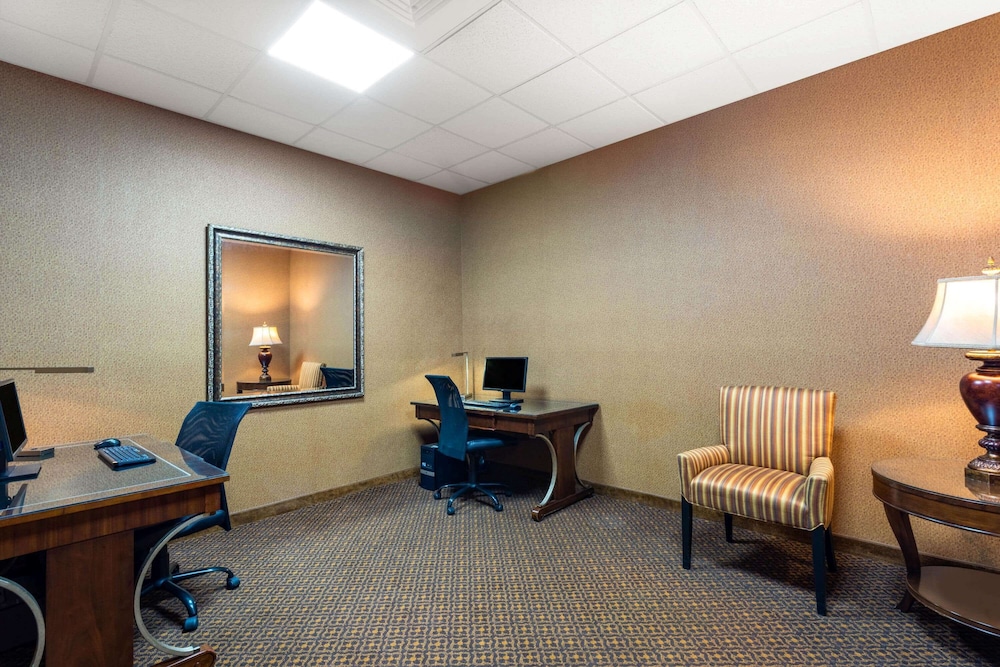 Hawthorn Suites by Wyndham West Palm Beach 46/53