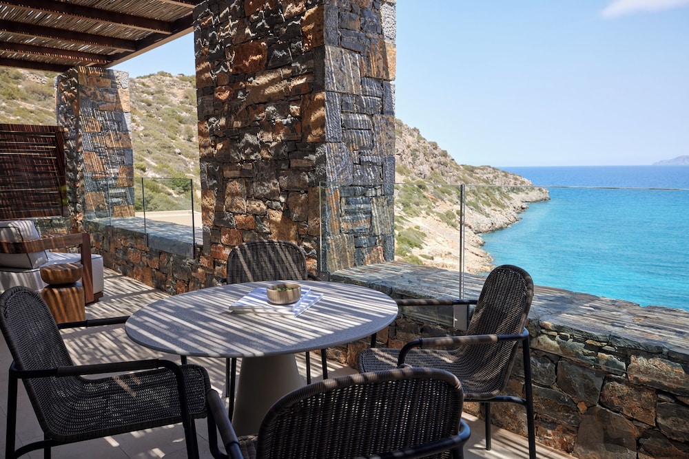Daios Cove 37/50