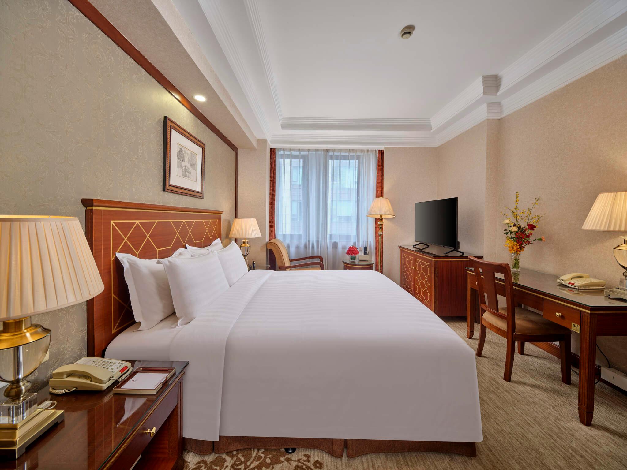 STANDARD, QUEEN BED