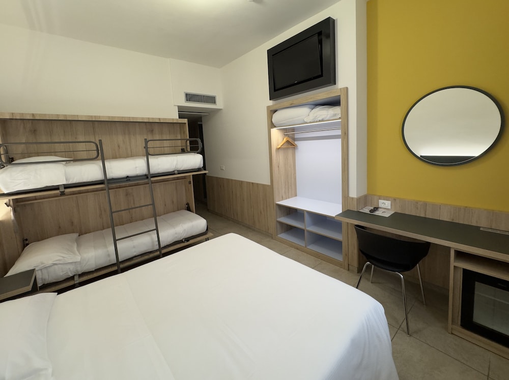Hotel Holidays 27/54
