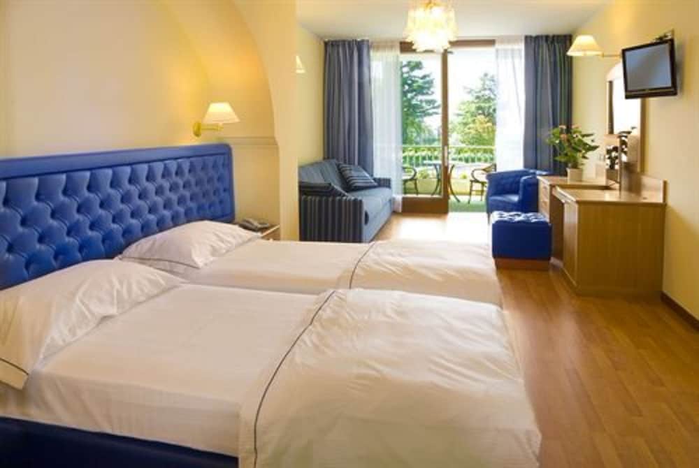 SUPERIOR, DOUBLE BED, LAKE VIEW