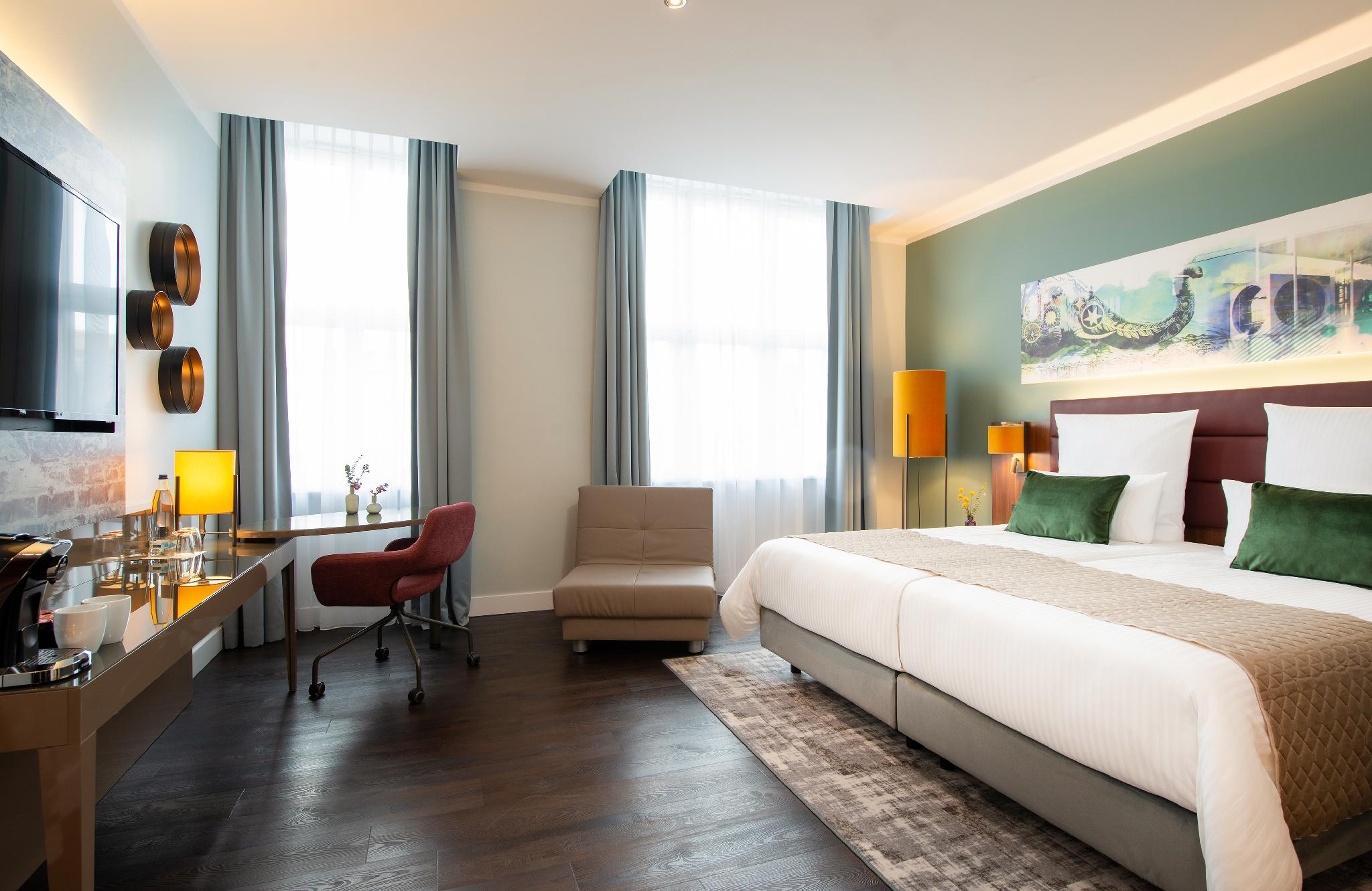 Deluxe, King Bed