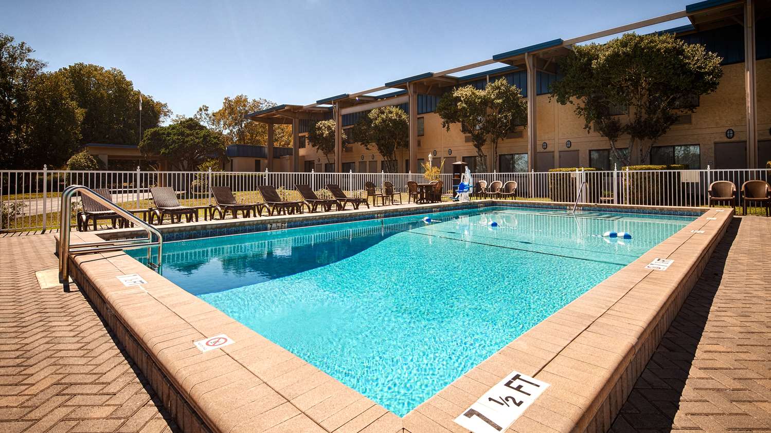 Best Western Crossroads Inn 10/19