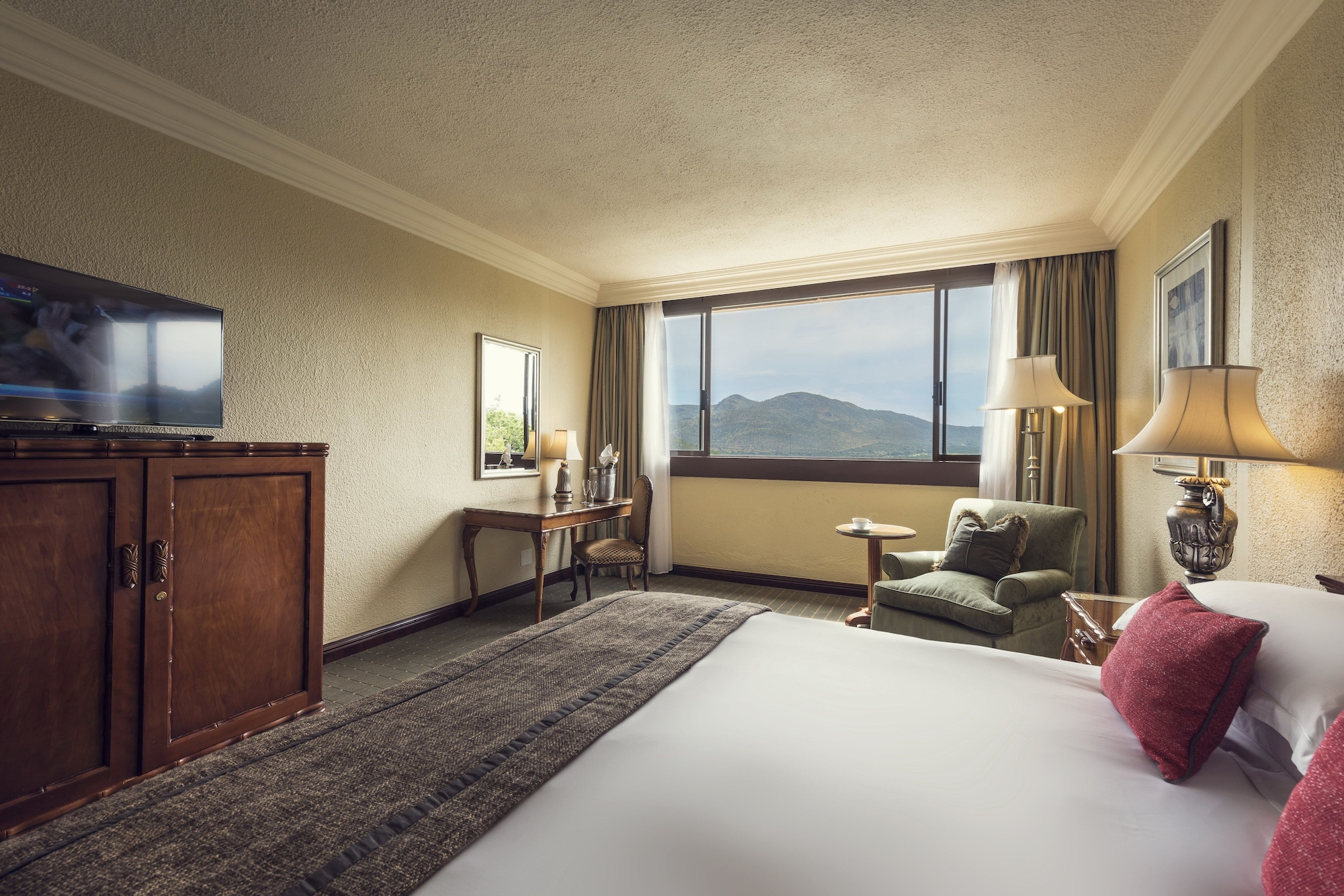 غرفة فاخرة بسريرين منفصلين، The Cascades Hotel At Sun City Resort 3/6