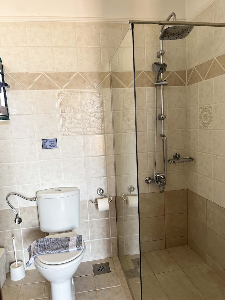 Skandalis Traditional Suites 43/50