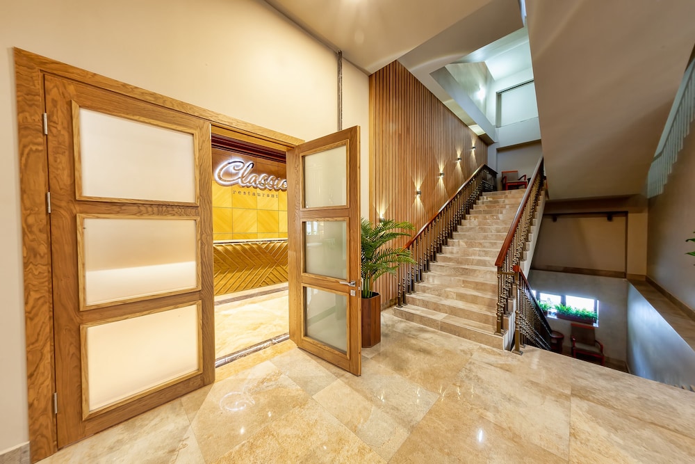 CLASSIC HOTEL 8/31