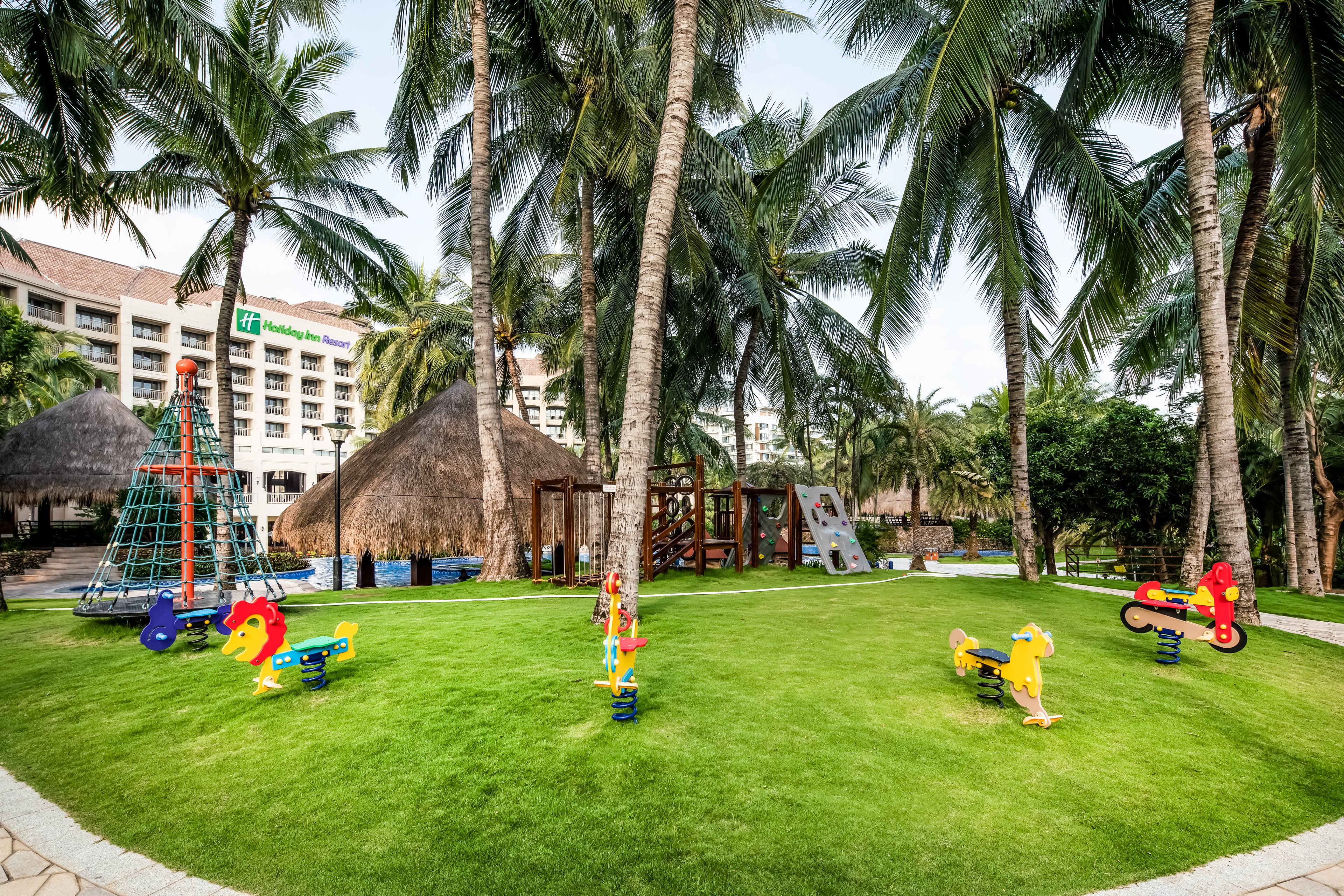 HOLIDAY INN RESORT SANYA BAY 40/50