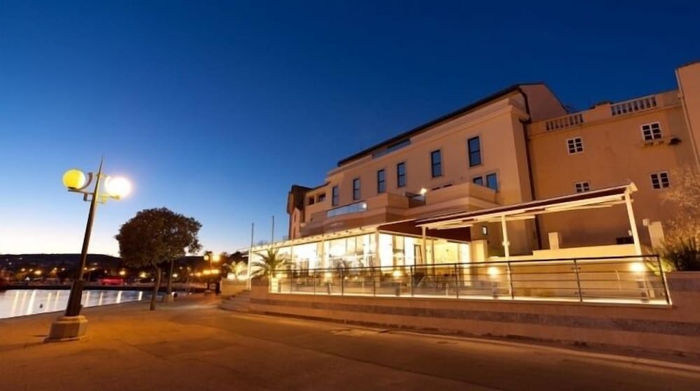 Boutique Hotel Marina 3/40