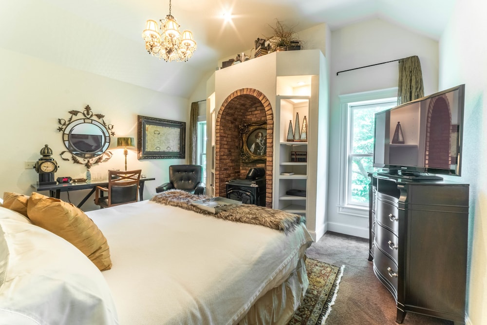 The Victoria B & B 12/71