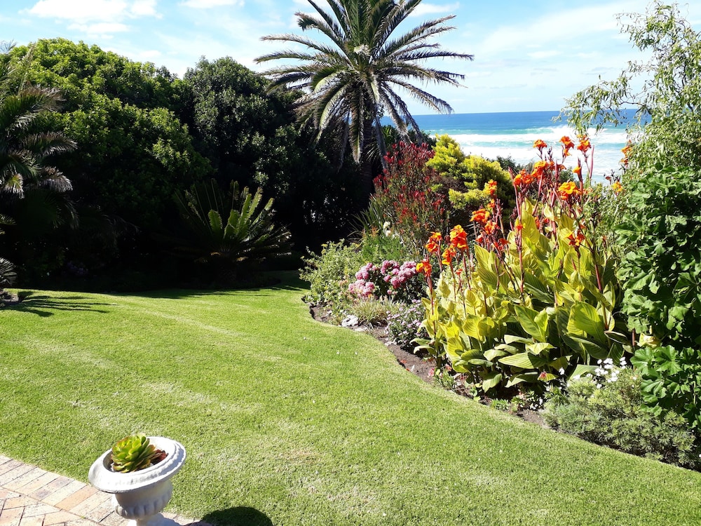 Hermanus Beachfront Lodge 36/43