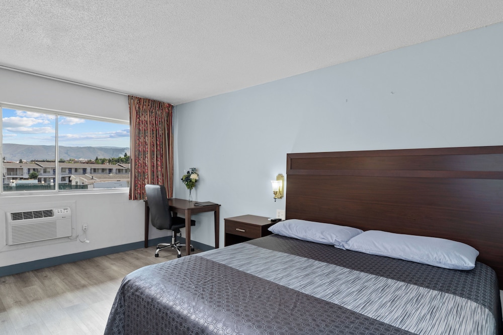 Holiday Lodge Wenatchee 10/42