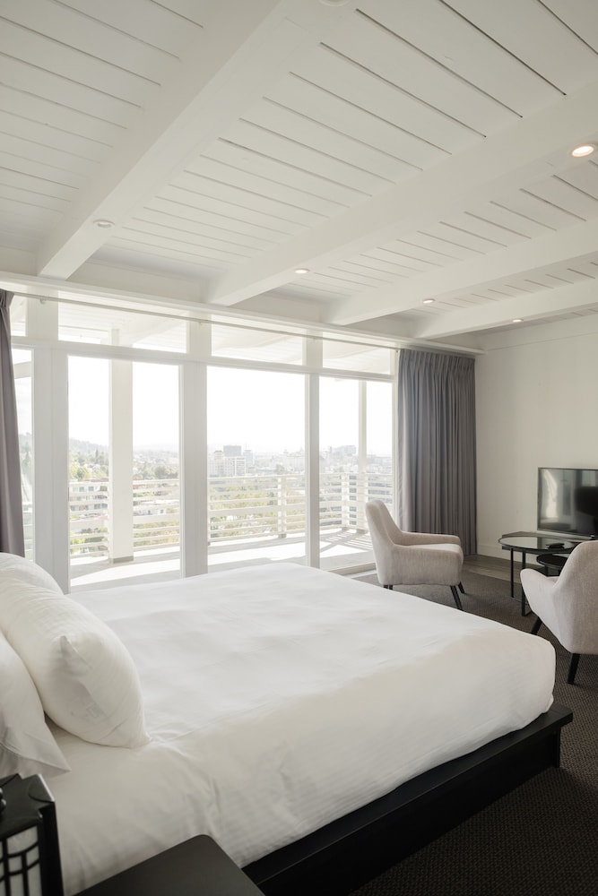 Hollywood Hills Hotel 17/55