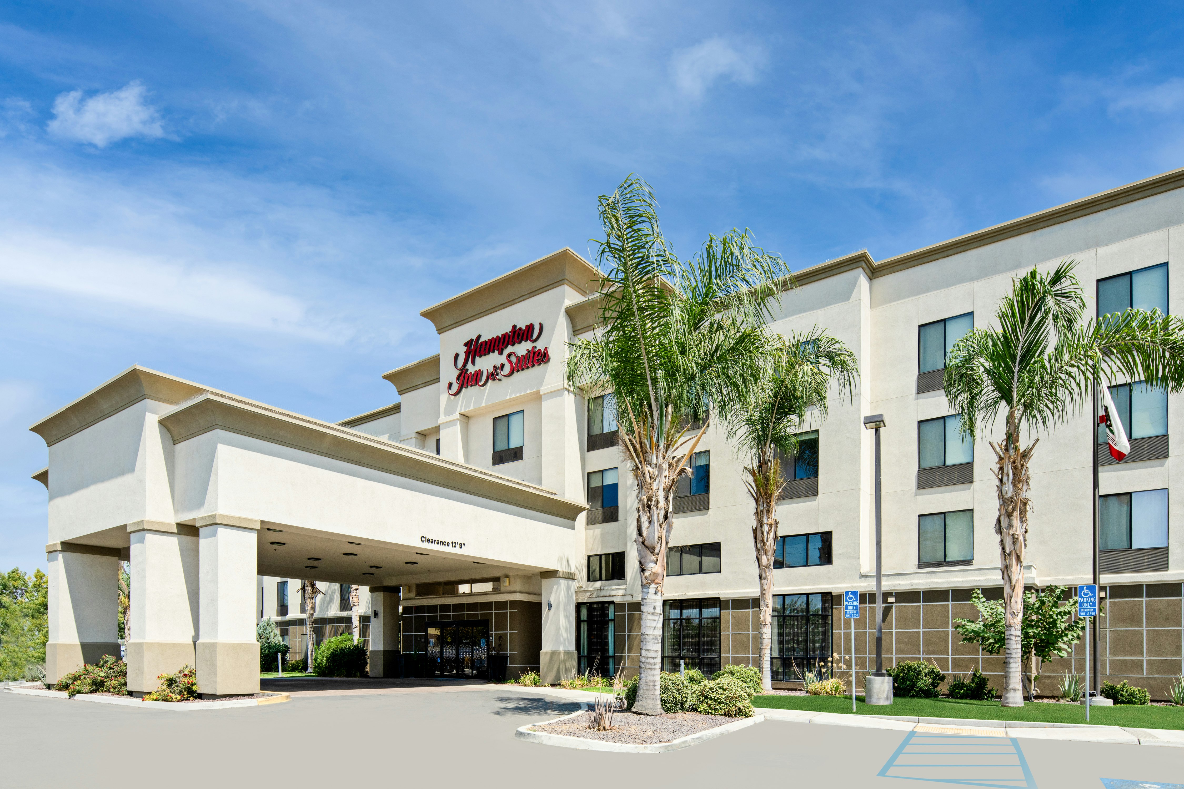 Hampton Inn and Suites-Bakersfield/Hwy 58, CA 4/51