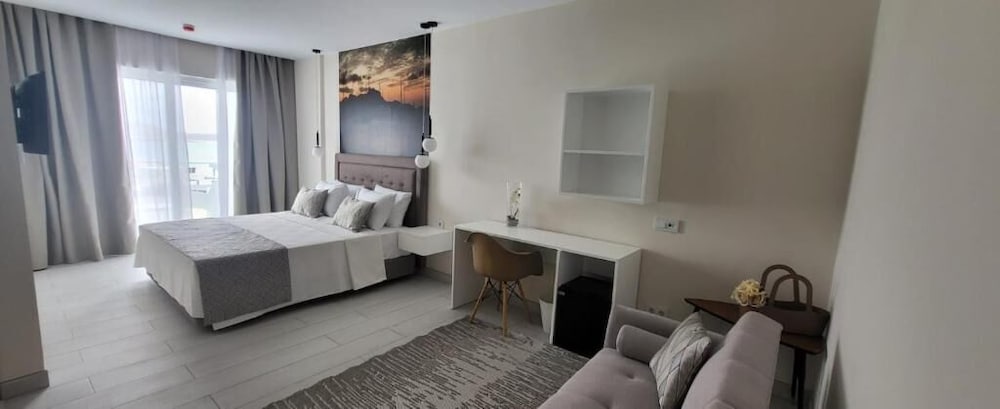 Ouril Hotel Mindelo 10/50