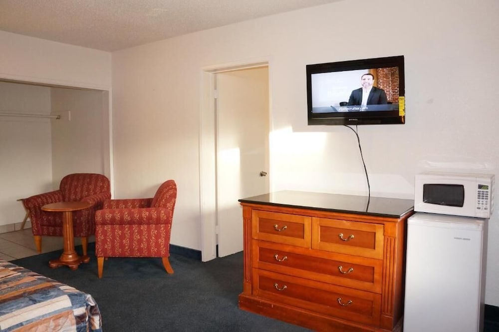 Classic Inn Red Bluff 18/24