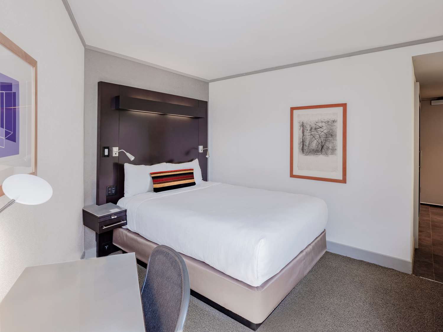 Explorer, City, Queen Bed
