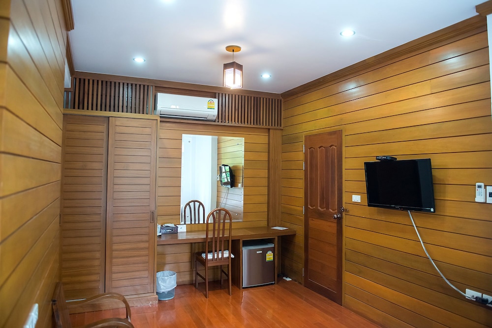 Tree Home Plus Home Stay 38/50