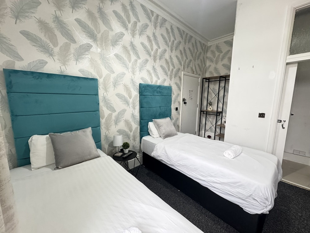 غرفة قياسية بسريرين منفصلين، OYO Marine Parade Hotel Eastbourne Pier 9/10