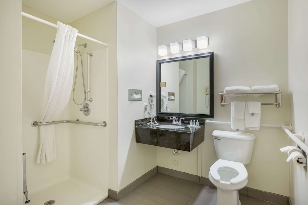 Quality Inn Edgerton, WI 15/39
