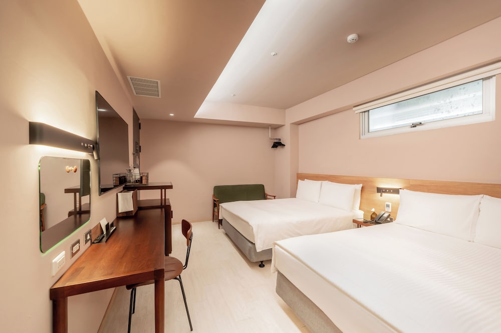 ROOM, QUADRUPLE, 2 DOUBLE BEDS