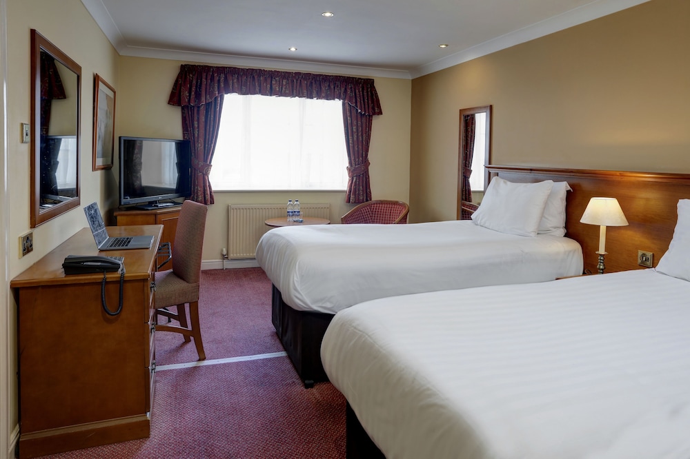 Yew Lodge Hotel East Midlands Airport 9/79