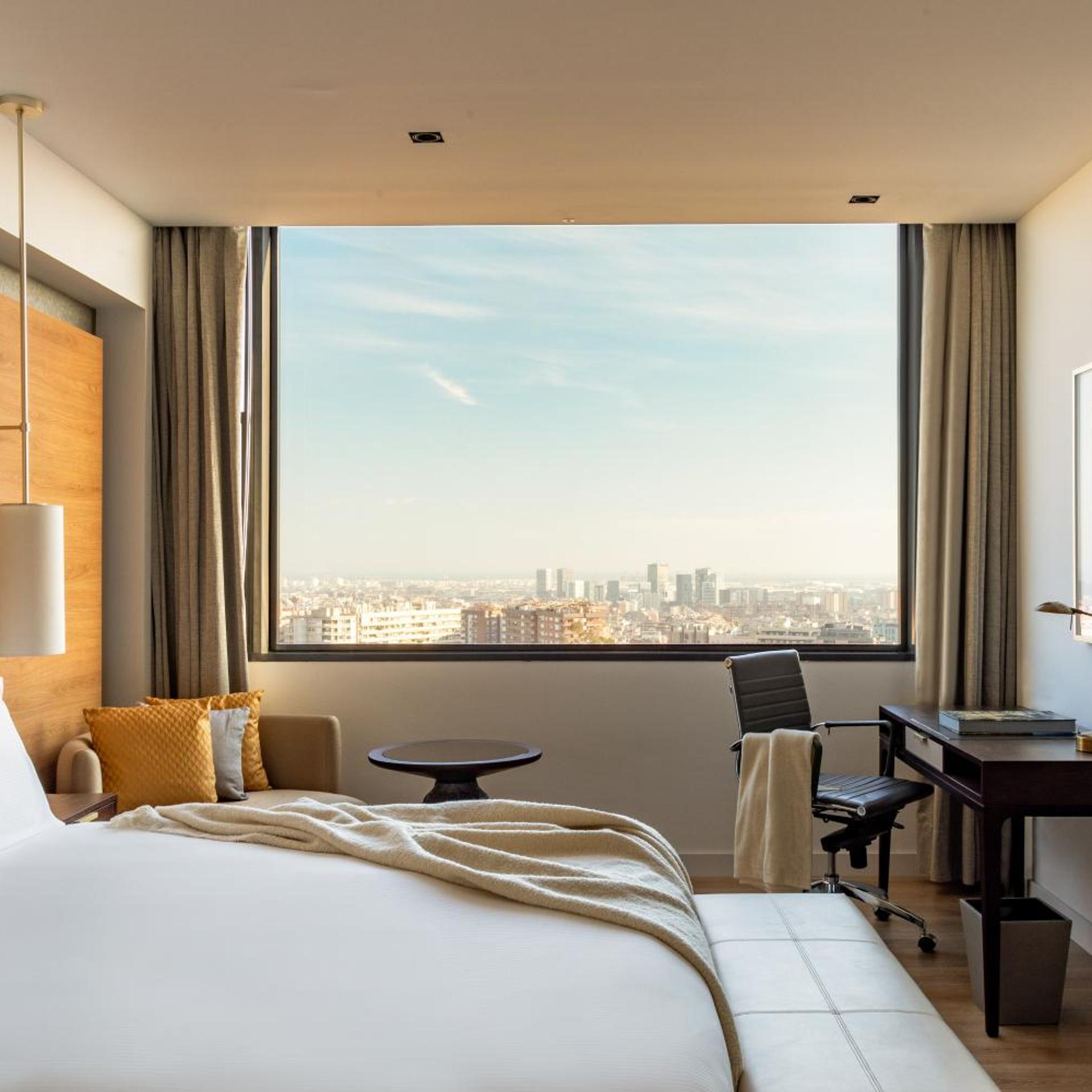 2 Bedrooms, Red Level, Suite, Single Bed