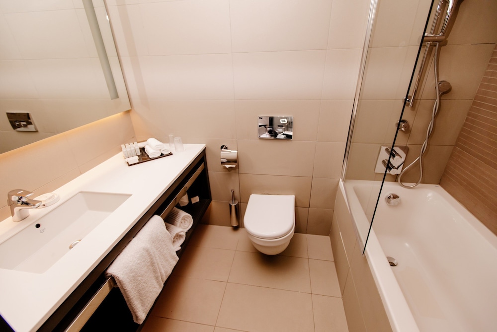 Crowne Plaza Belgrade 16/85