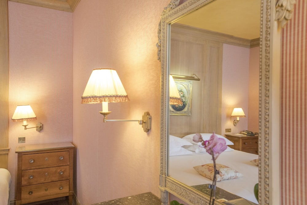 Hotel Chambiges Elysees 7/43